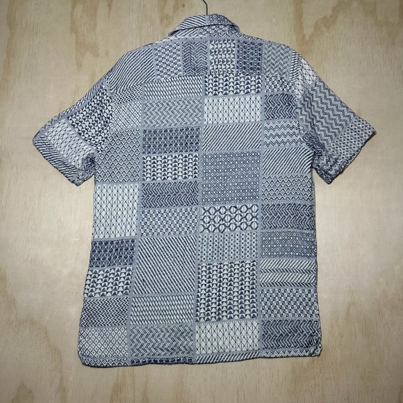 Hollister Men's Monochrome Geometric Knit Shirt Size Large Short Sleeve Button - Picture 8 of 9